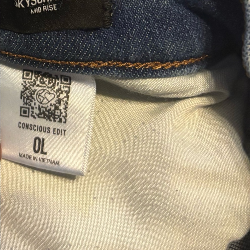 Express Skyscraper Distressed Blue Jeans for Women, Size 0L - Picture 11 of 11